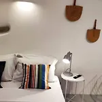 Bougainvillea Cave - Old Town Apartamento