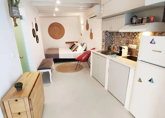 Bougainvillea Cave - Old Town Mykonos Town