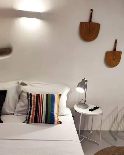 Bougainvillea Cave - Old Town Daire